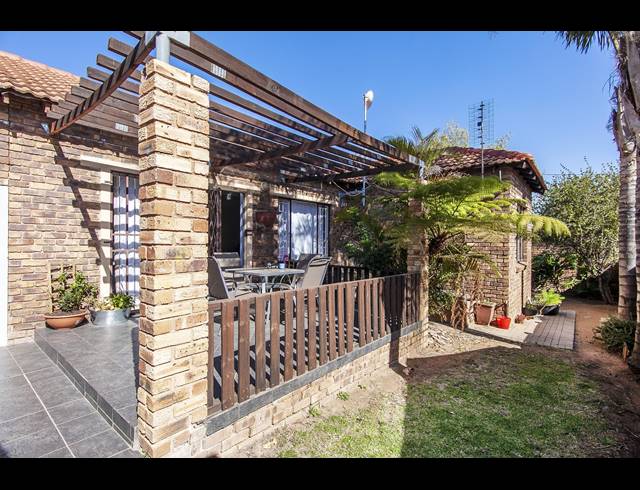 3 BEDROOM TOWNHOUSE FOR SALE IN RADIOKOP